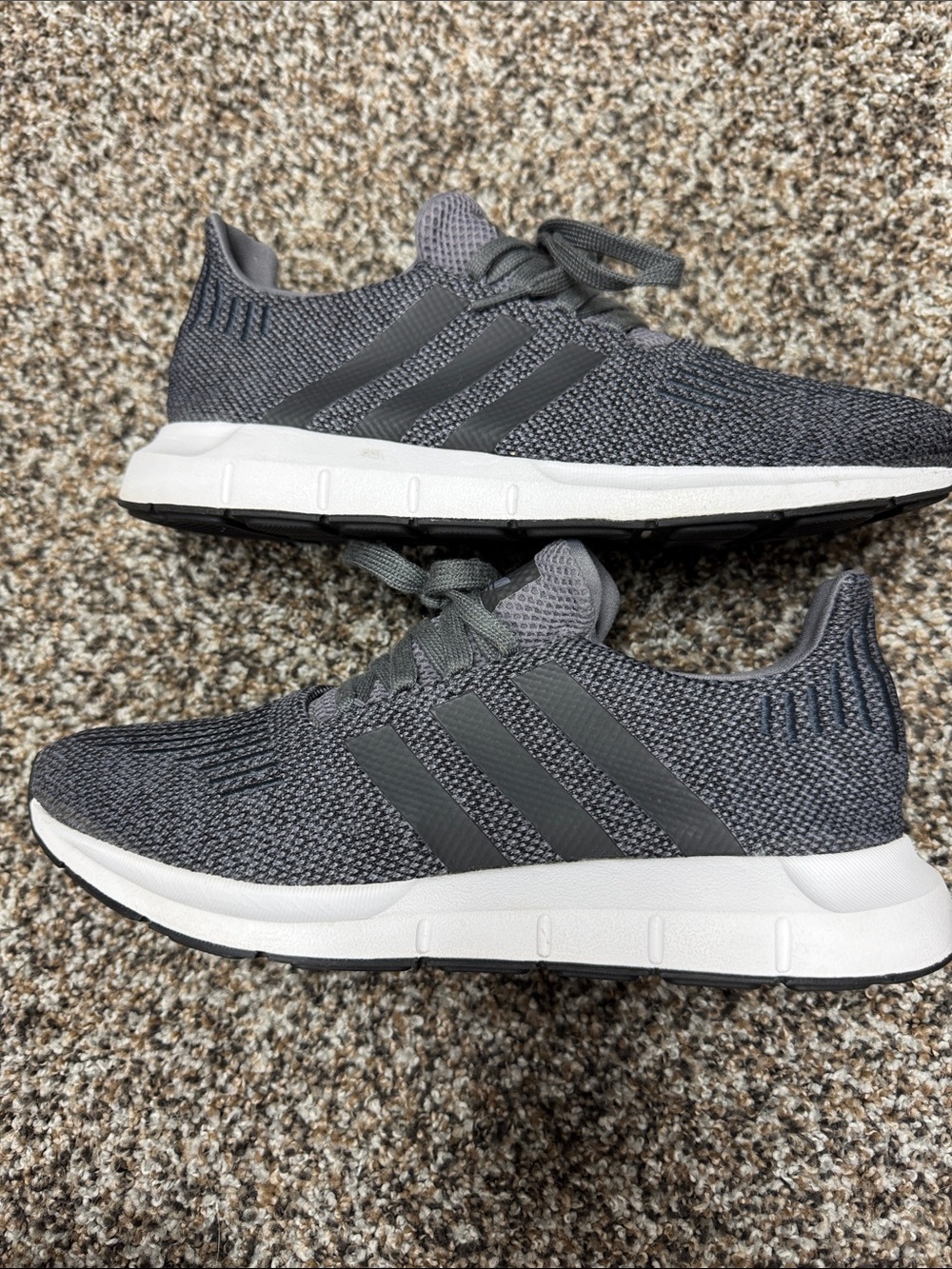 adidas Swift Men’s Size 8.5 Charcoal Gray Knit Athletic Sneakers